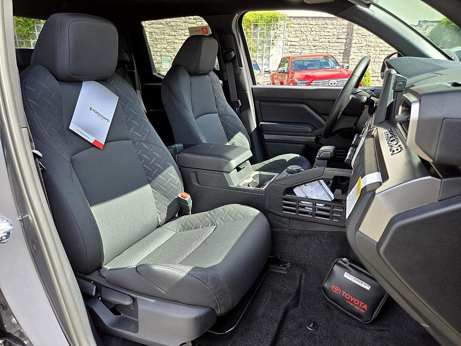 2025 Toyota Tacoma SR5 photo 17