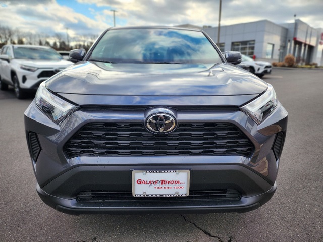 2025 Toyota RAV4 LE's photo