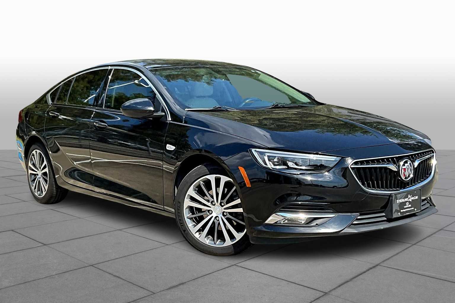 2018 Buick Regal Sportback Preferred II photo 2