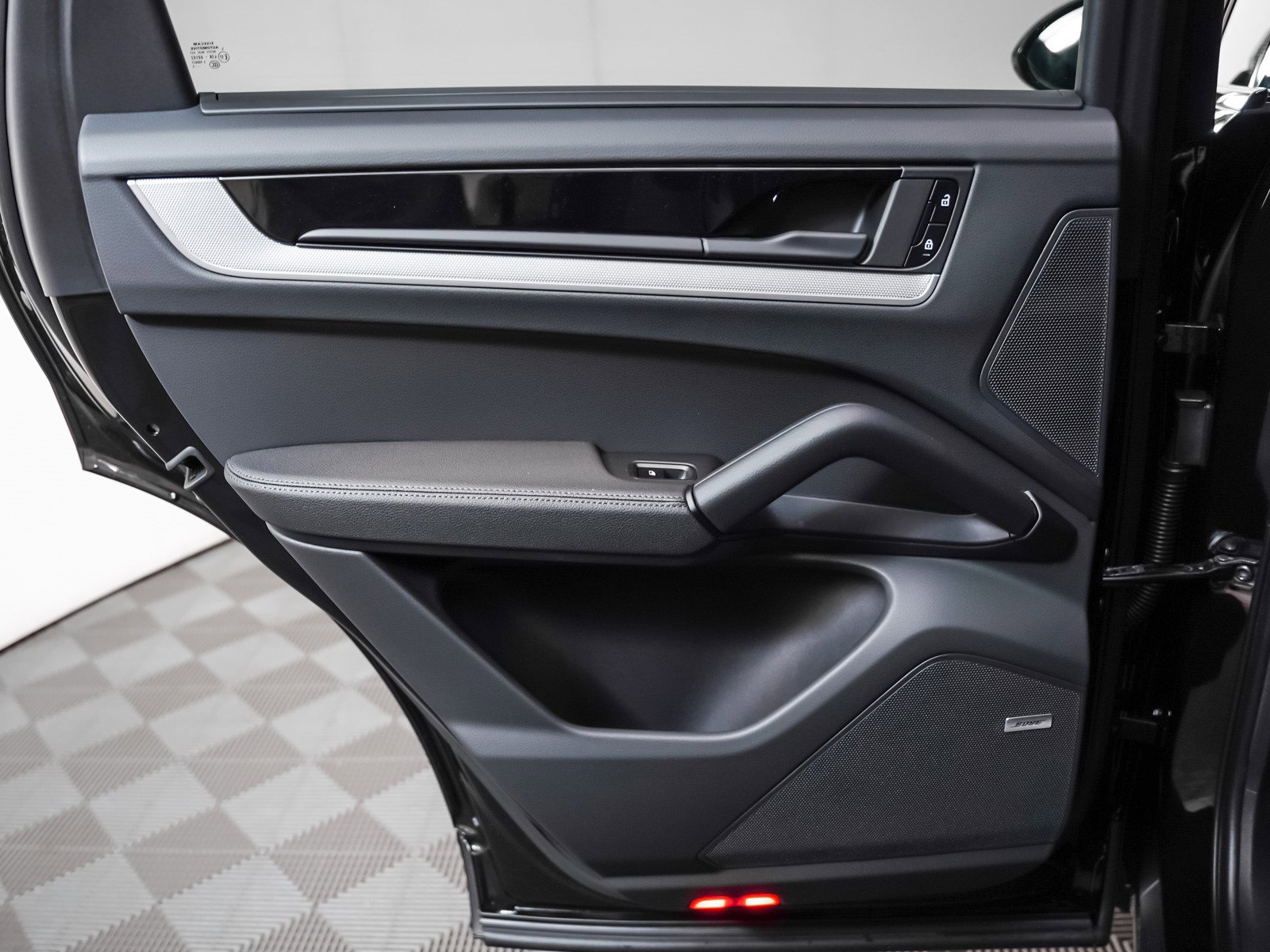 2025 Porsche Cayenne E-Hybrid photo 26