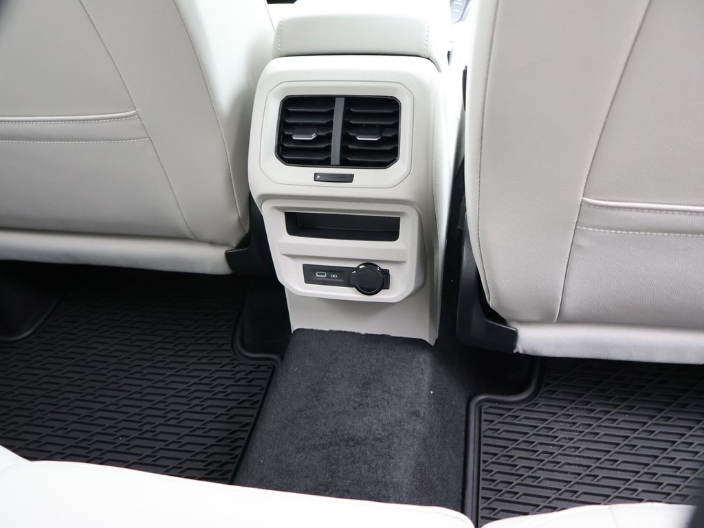 2024 Volkswagen Tiguan SE Wolfsburg Edition photo 10