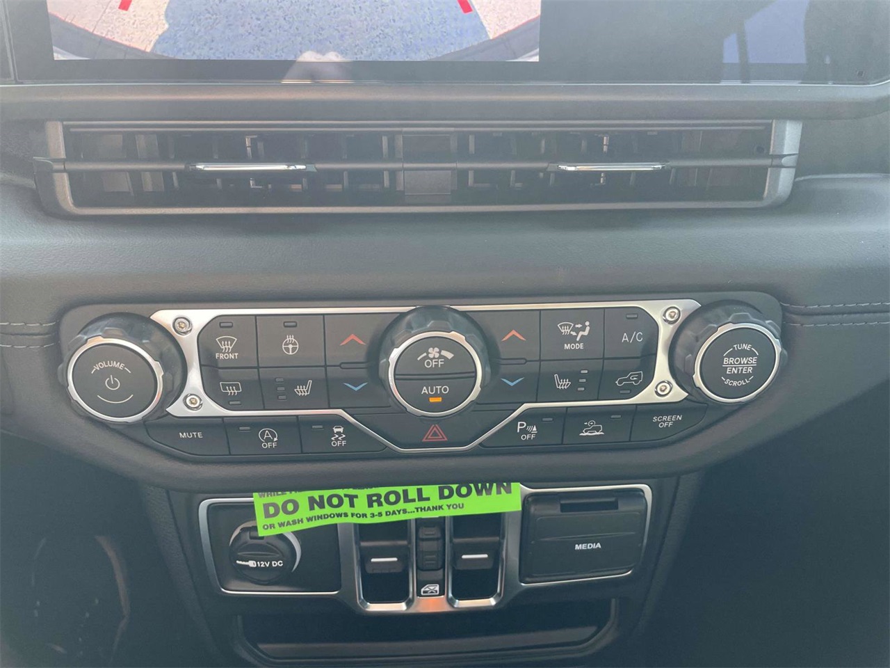 2025 Jeep Wrangler Sahara photo 17