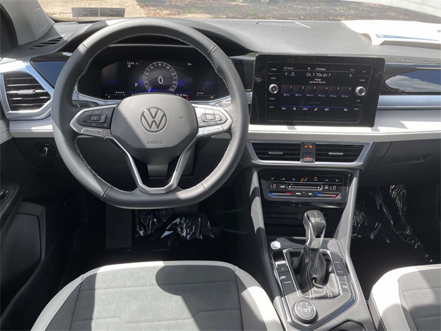 2025 Volkswagen Taos SE photo 16