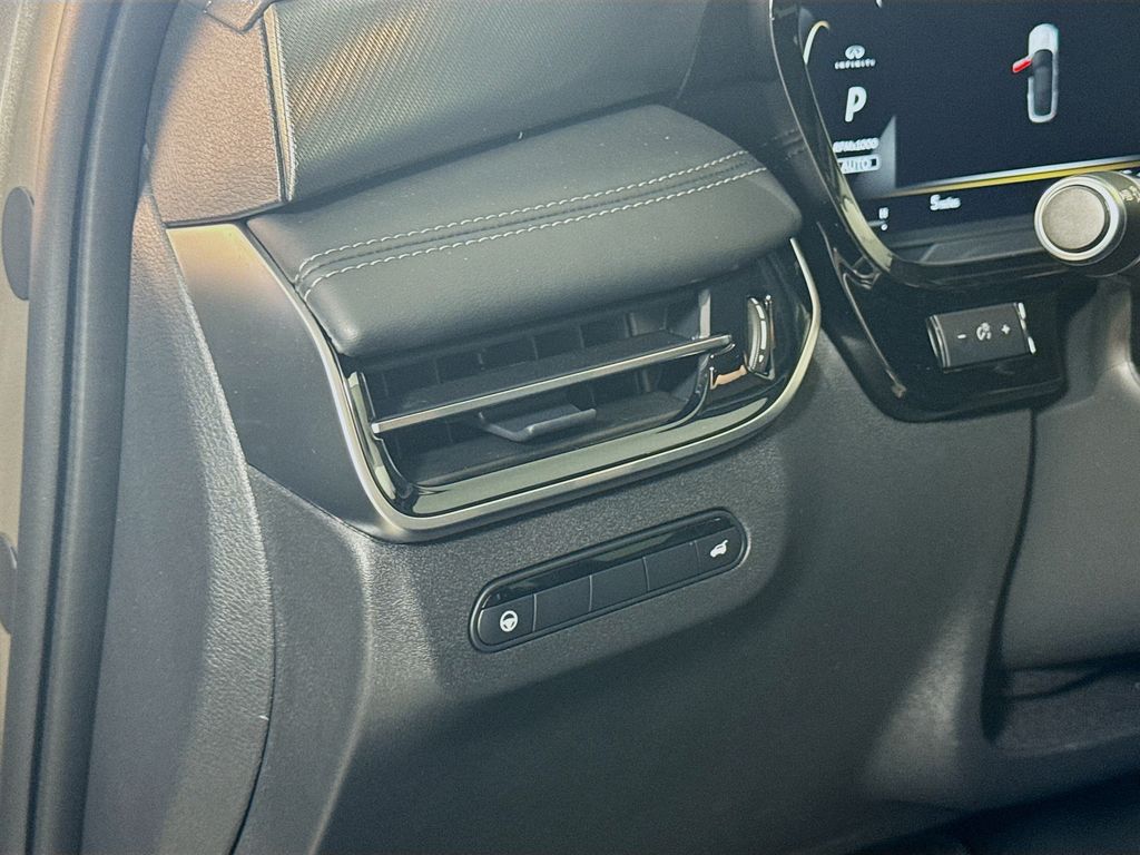 2026 Infiniti QX60 Luxe photo 10