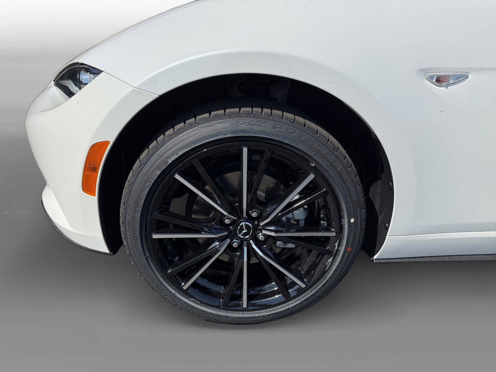 2025 Mazda MX-5 Miata Miata Grand Touring photo 9