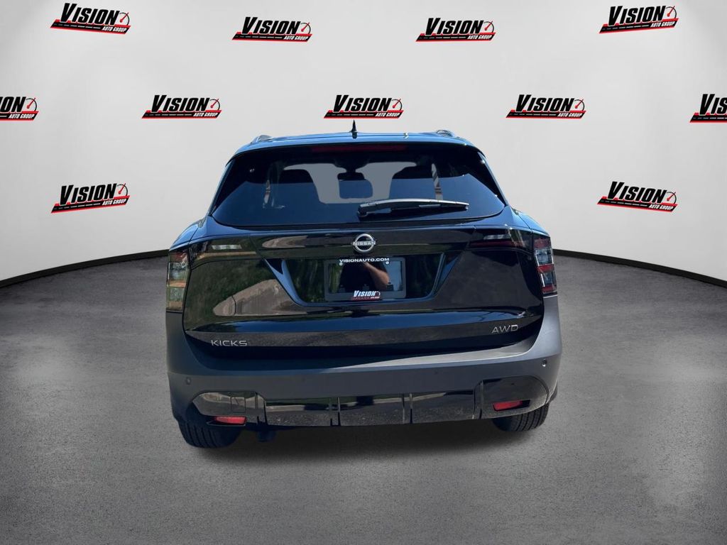 2025 Nissan Kicks SV photo 6