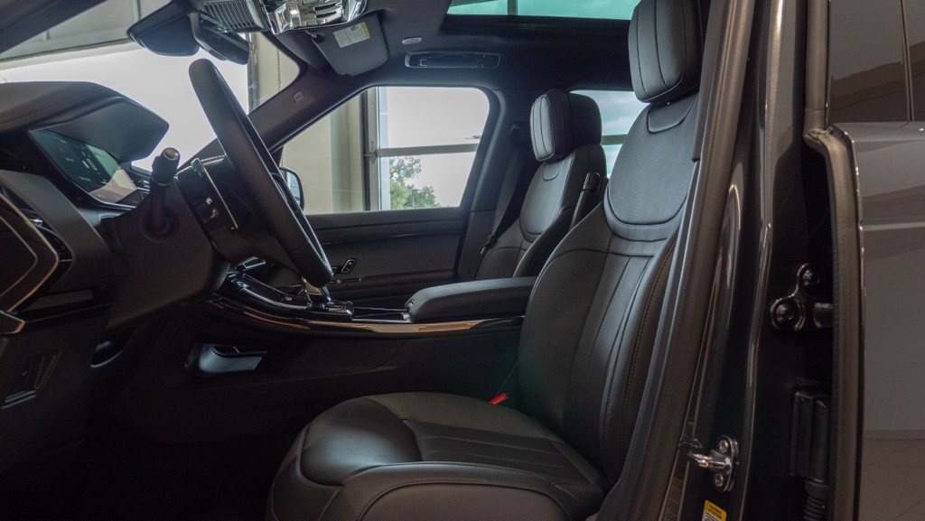 2025 Land Rover Range Rover Sport SE photo 10