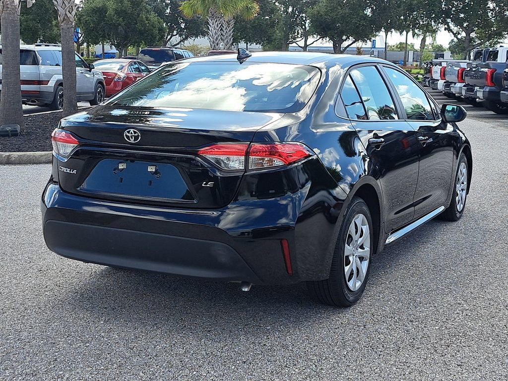 2024 Toyota Corolla LE photo 3