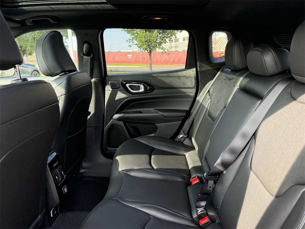 2025 Jeep Compass Limited photo 15