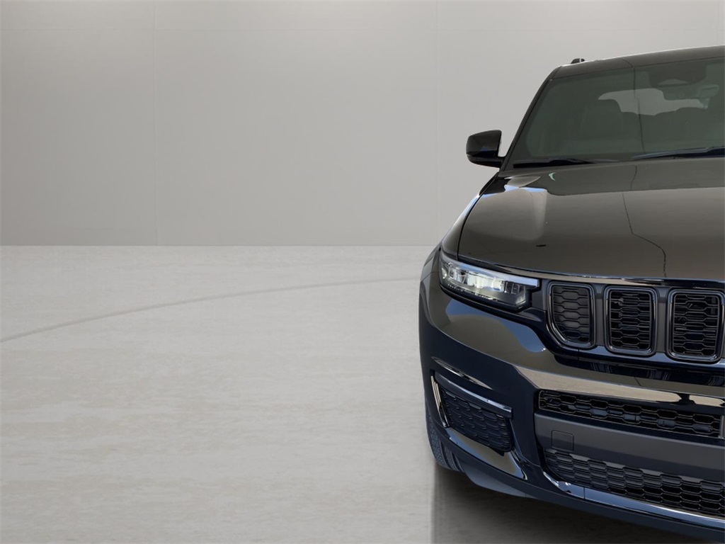 2025 Jeep Grand Cherokee Limited photo 4