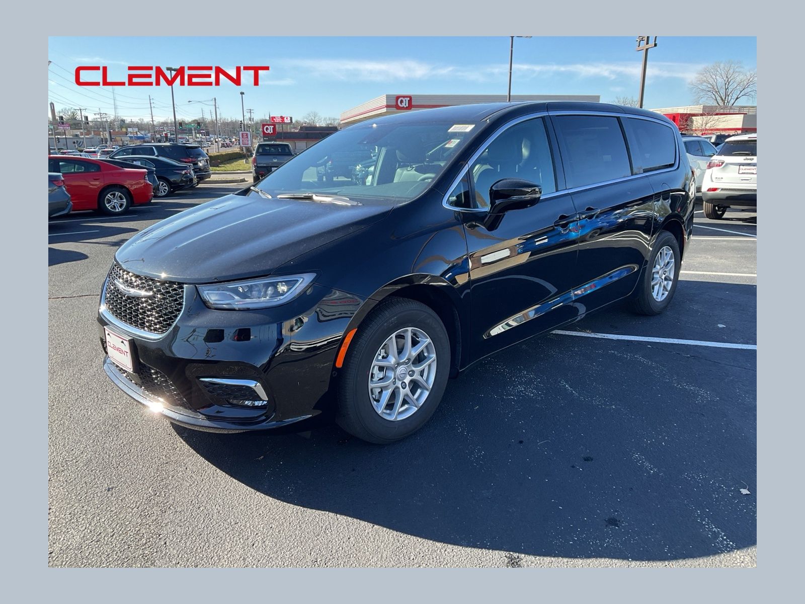 2026 Chrysler Pacifica Select's photo