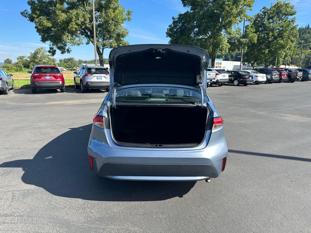 2022 Toyota Corolla LE photo 10