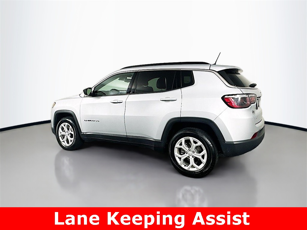 2024 Jeep Compass Latitude photo 4