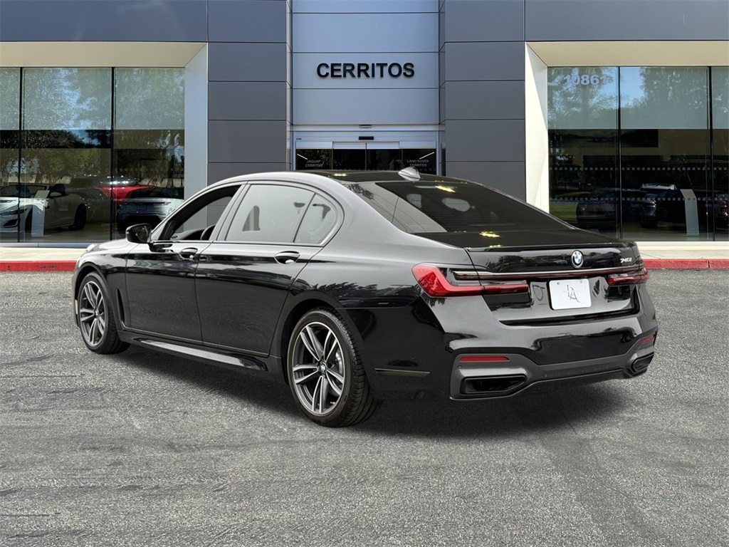 Used 2022 Black BMW 740i image 7