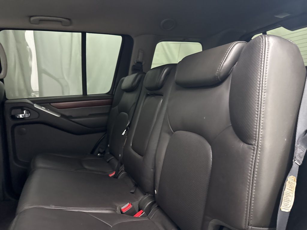 2008 Nissan Pathfinder LE photo 11