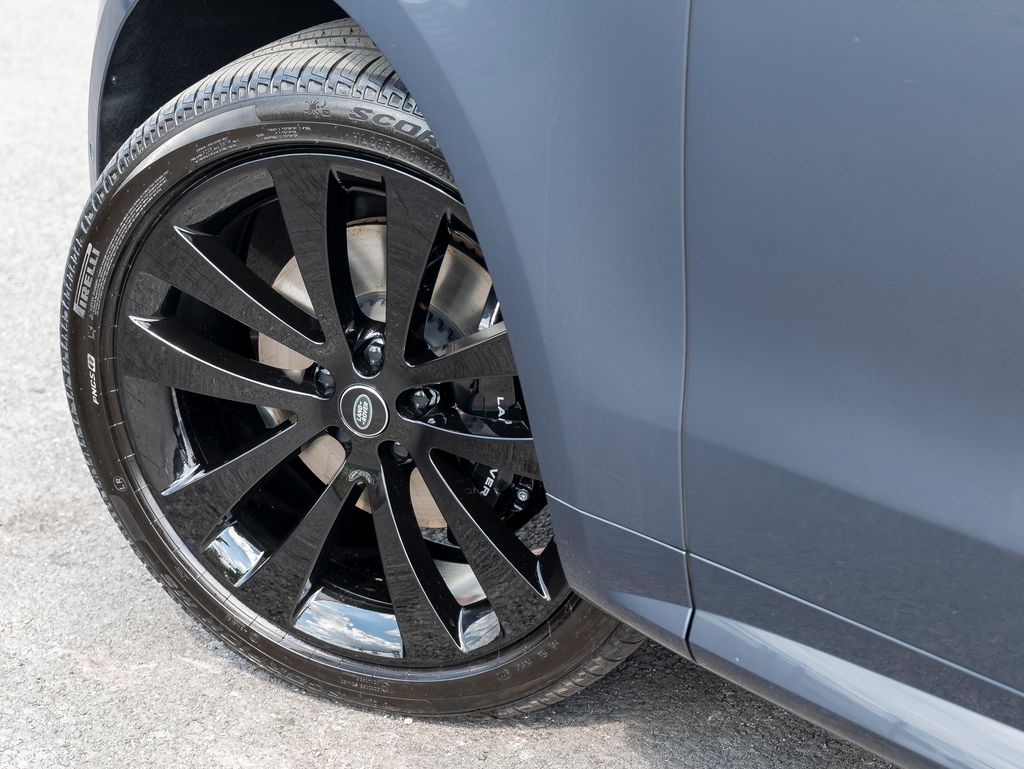 2025 Land Rover Range Rover Sport SE photo 7