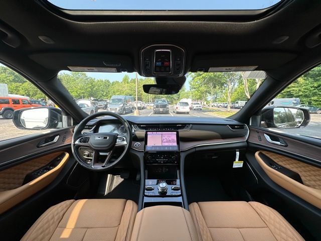 2025 Jeep Grand Cherokee Summit photo 3