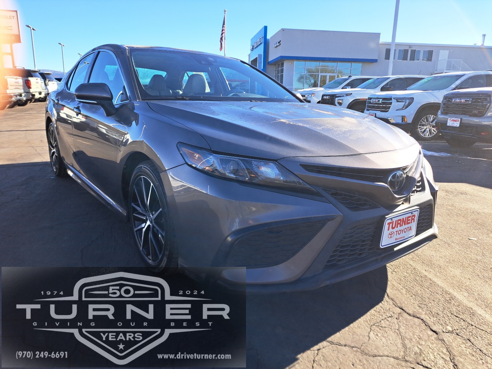 2022 Toyota Camry SE's photo