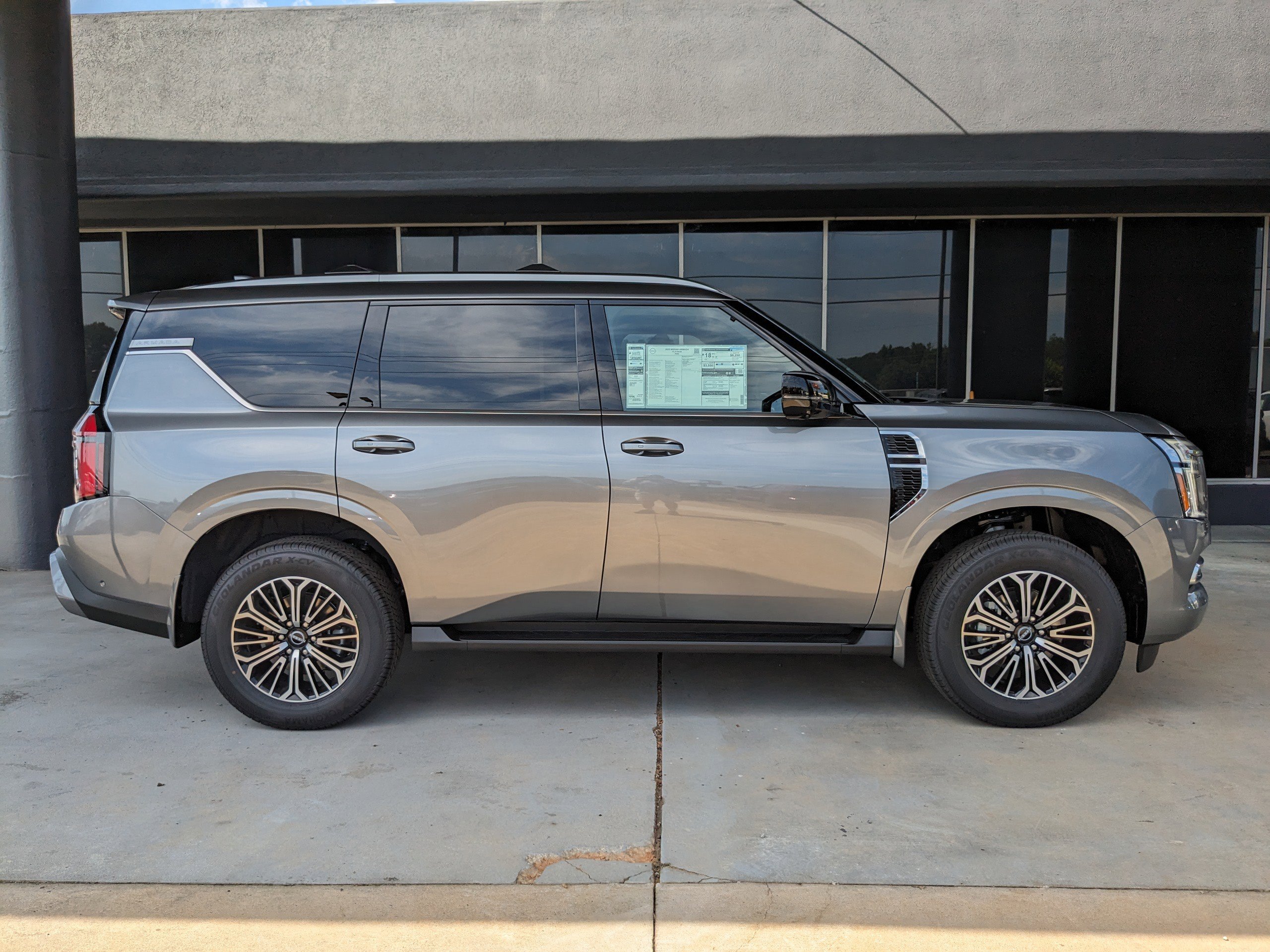2025 Nissan Armada Platinum photo 2