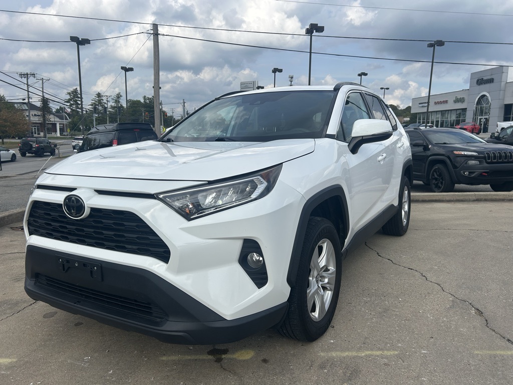 2019 Toyota RAV4 XLE photo 2
