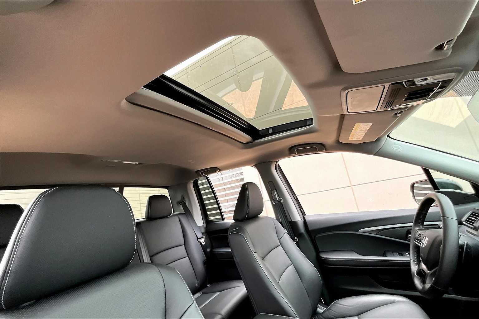 2024 Honda Ridgeline RTL photo 12