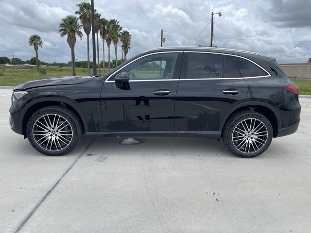 2025 Mercedes Benz GLC 300 photo 4