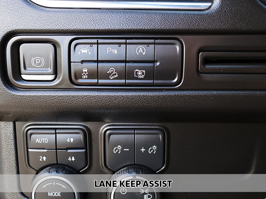 2023 Chevrolet Suburban Z71 photo 3