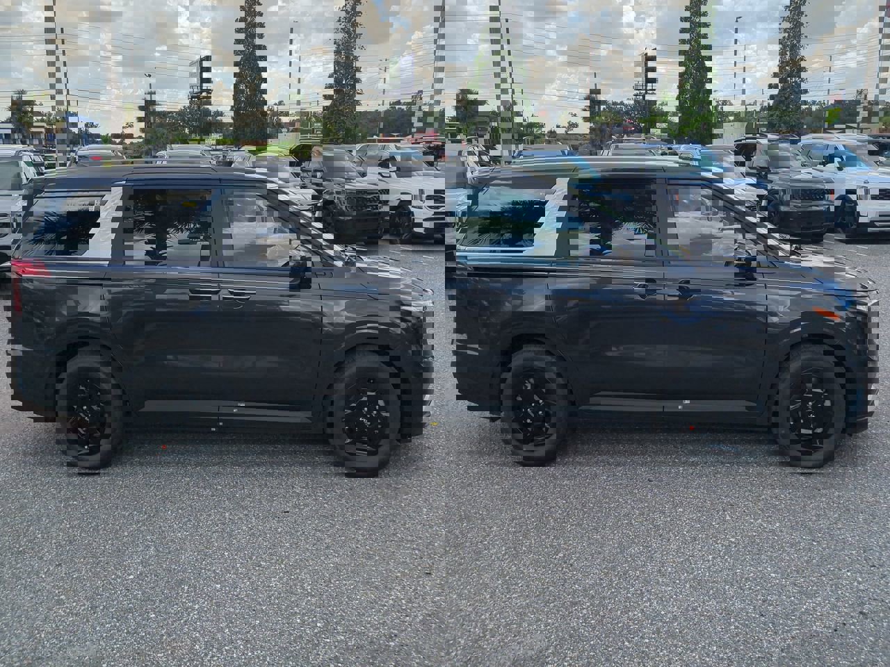 2026 Kia Carnival LX photo 5