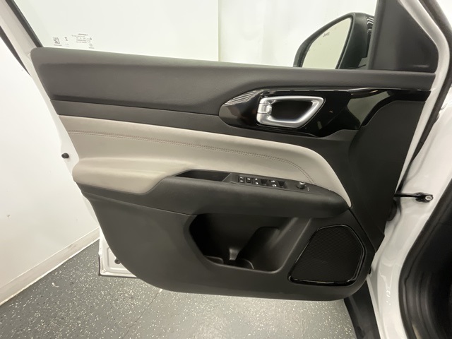 Used 2024 White Jeep Limited image 9