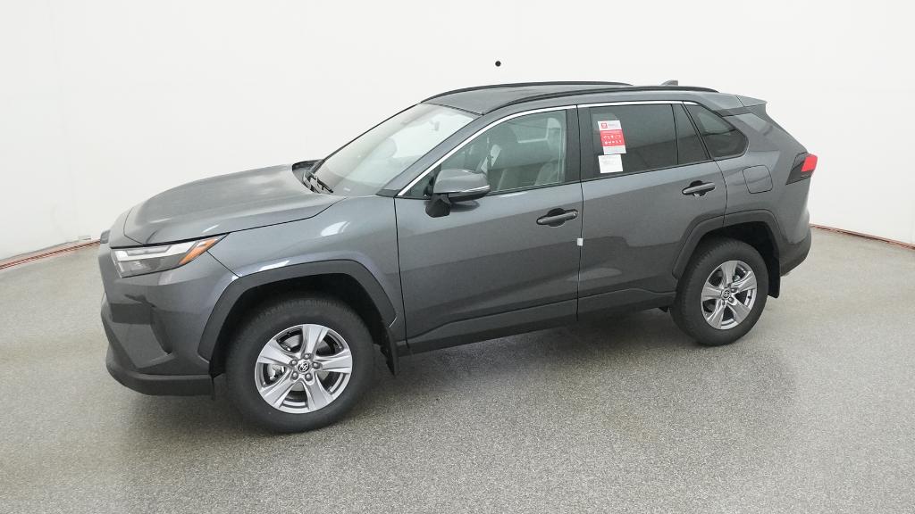 2025 Toyota RAV4 XLE photo 7