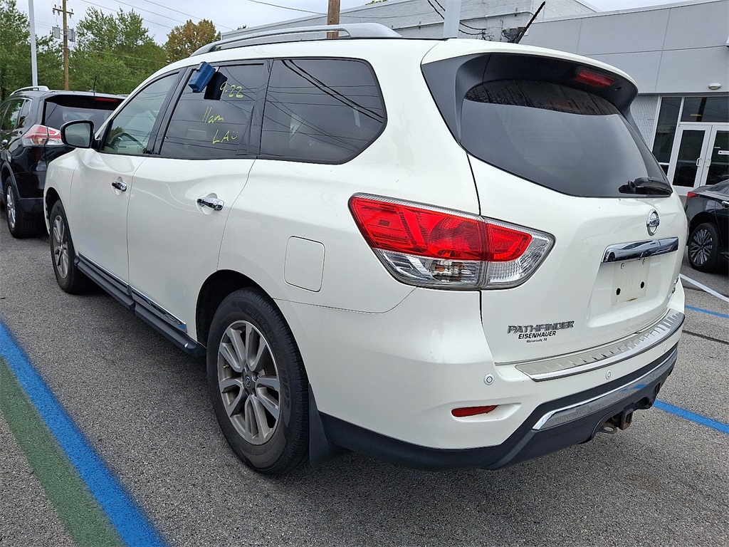 2014 Nissan Pathfinder SL photo 3