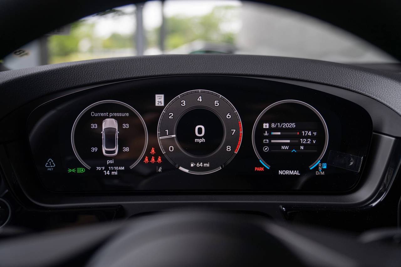 2025 Porsche Cayenne Coupe photo 17
