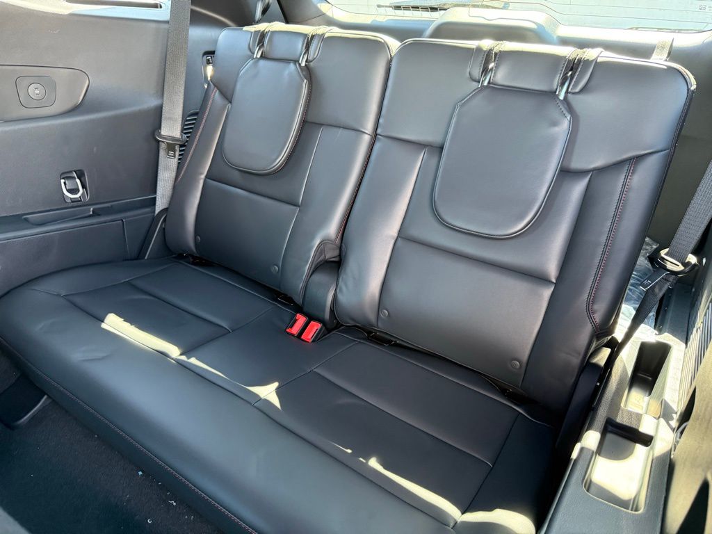 2025 Ford Explorer ST-Line photo 5