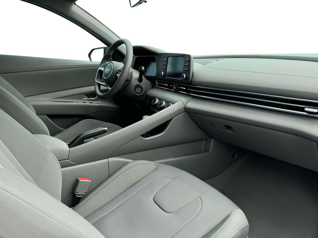 2025 Hyundai Elantra SE photo 15