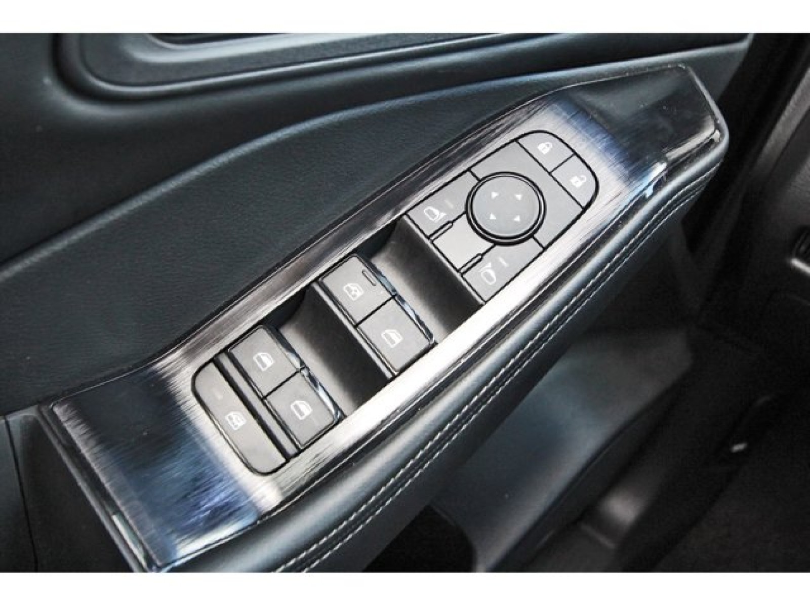 2024 Nissan Rogue SV Black at Robbins Nissan