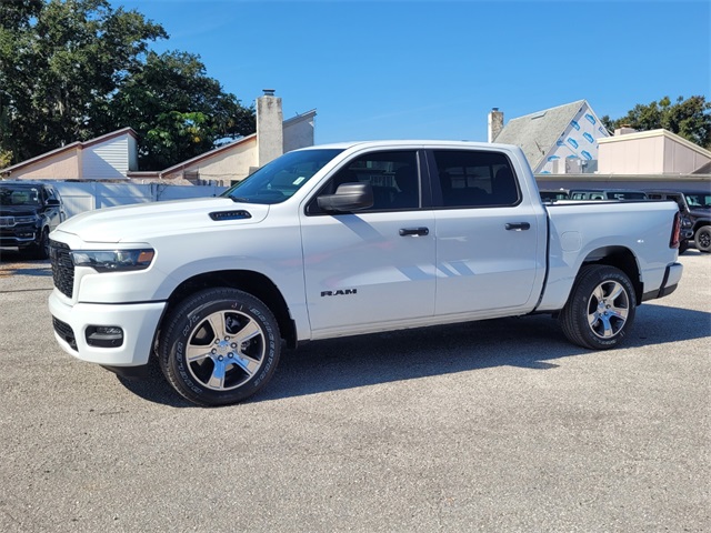 2025 Ram 1500 Tradesman photo 3