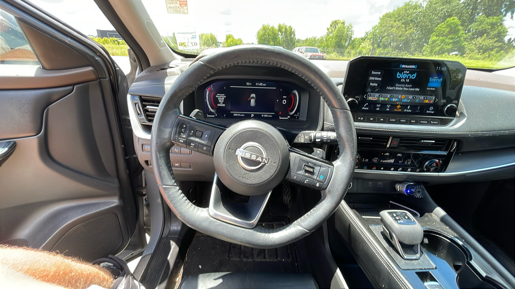 2022 Nissan Rogue Platinum photo 12
