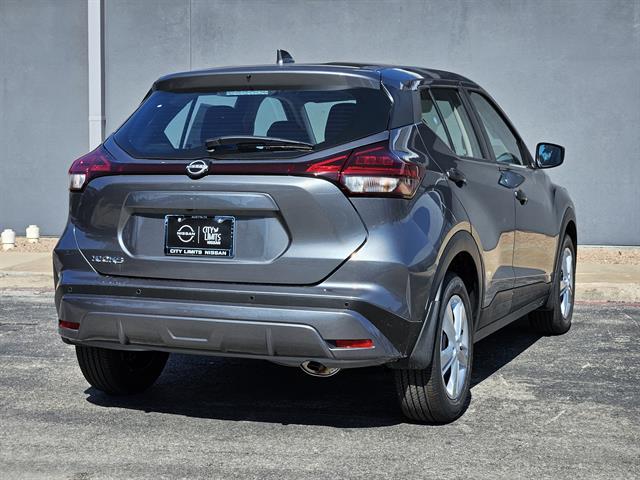 2025 Nissan Kicks Play S photo 3