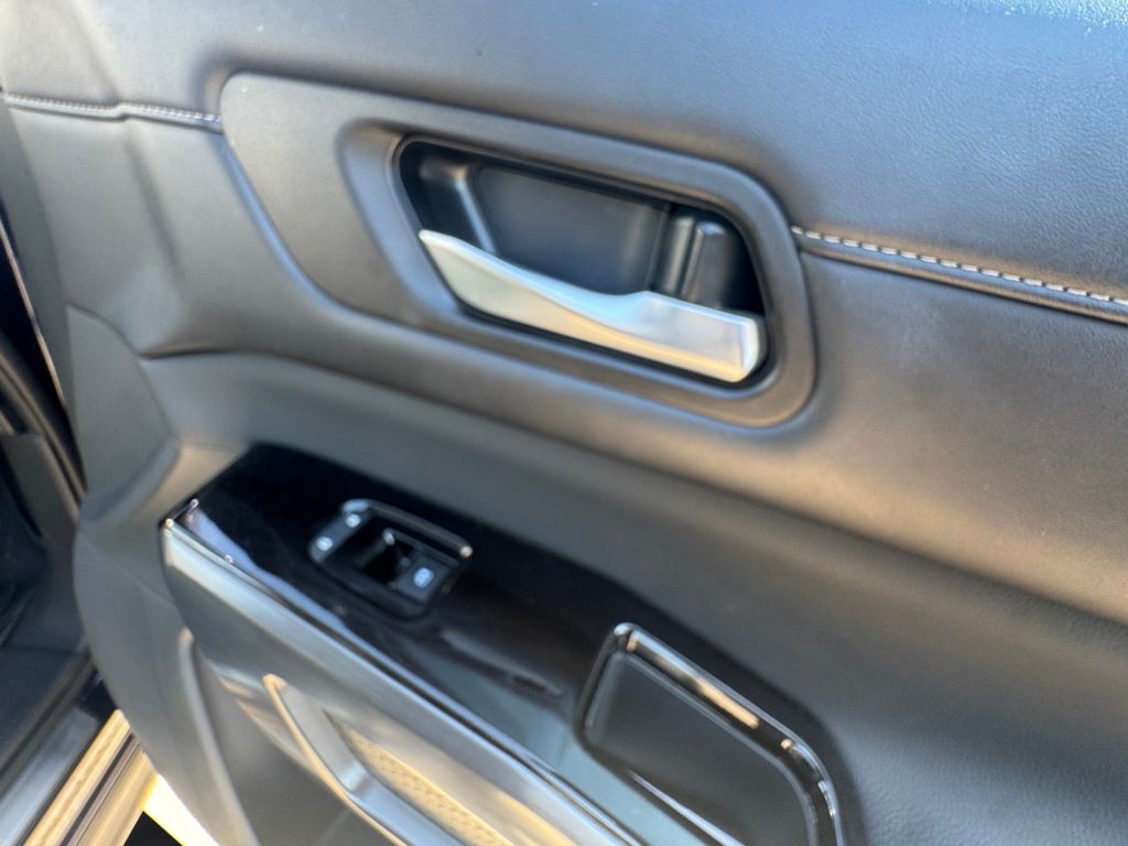 2023 Nissan Pathfinder SL photo 13