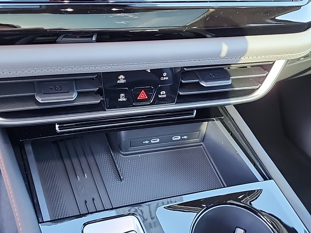 2025 Volkswagen Atlas Peak Edition SE photo 22