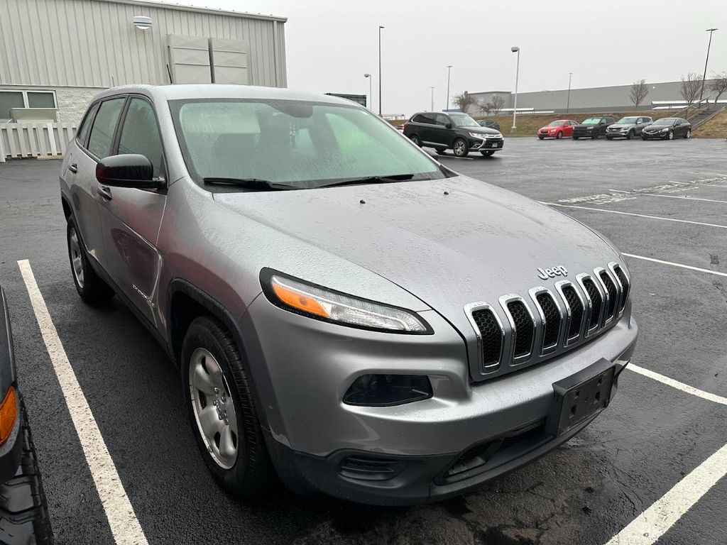2017 Jeep Cherokee Sport's photo