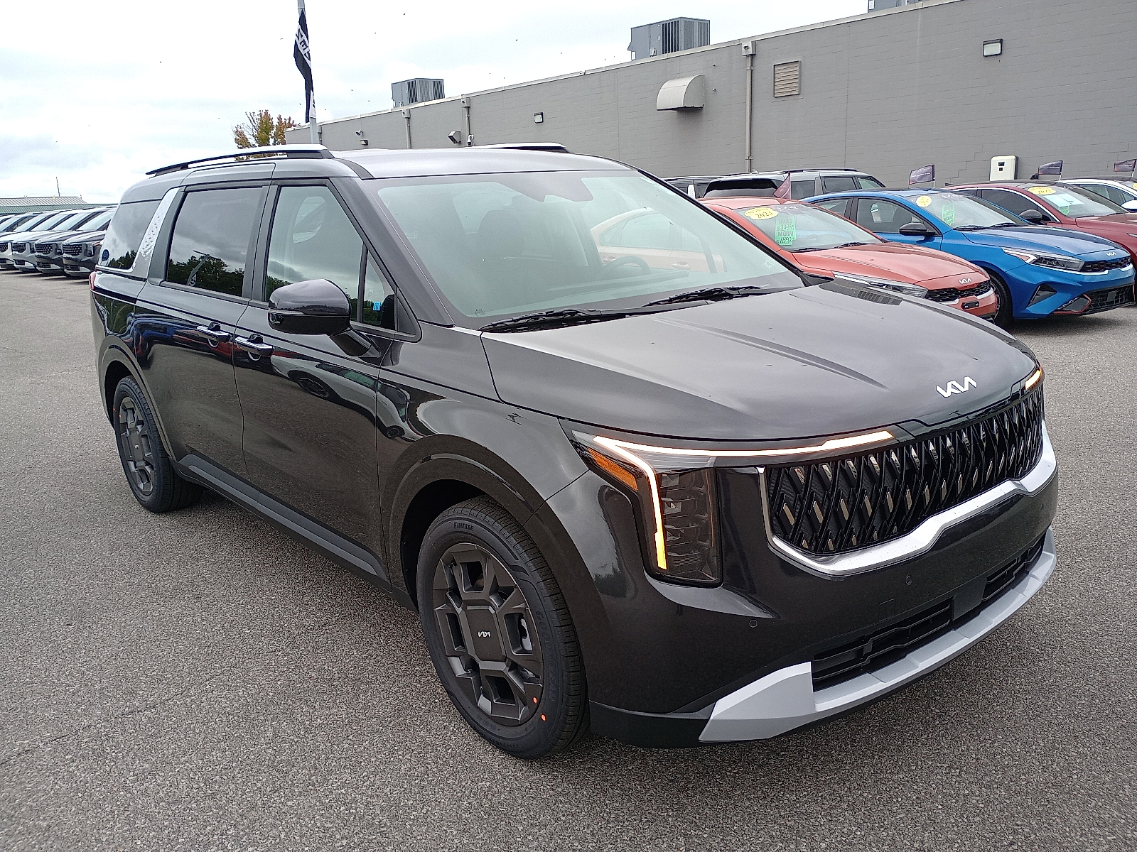 2026 Kia Carnival EX's photo