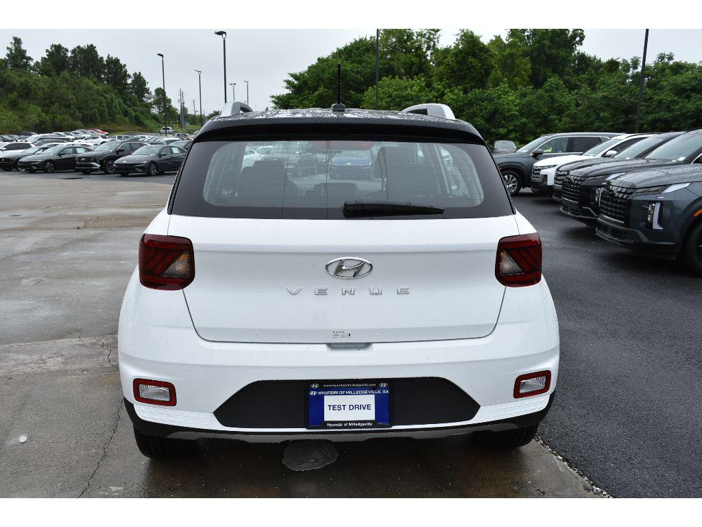 2025 Hyundai Venue SEL Limited photo 3