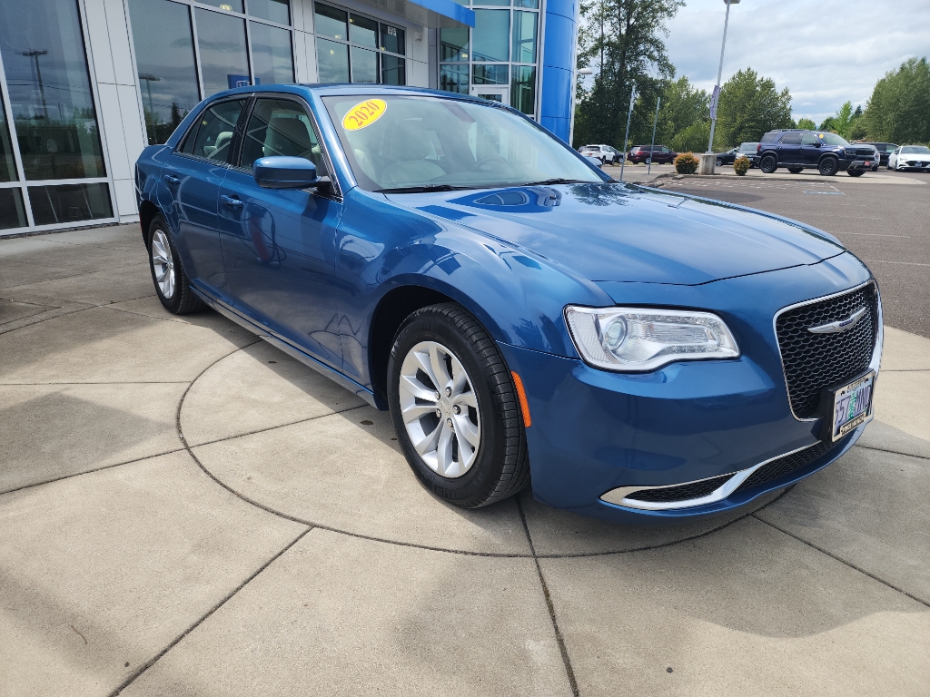 2020 Chrysler 300 Touring photo 7