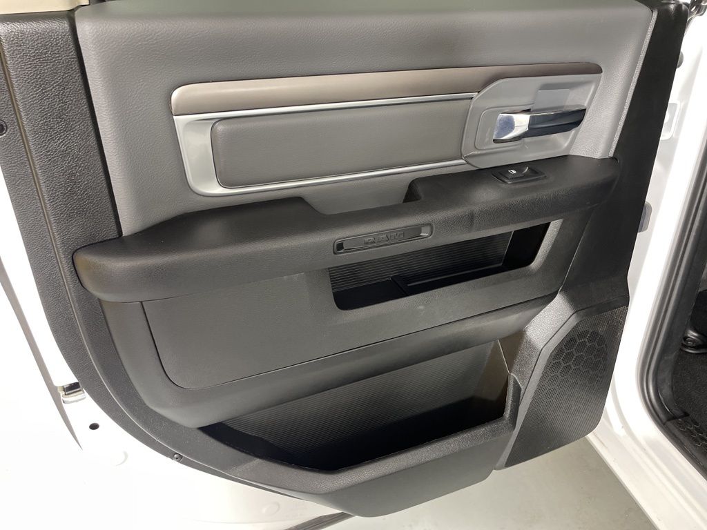 2023 Ram 1500 Classic SLT photo 35