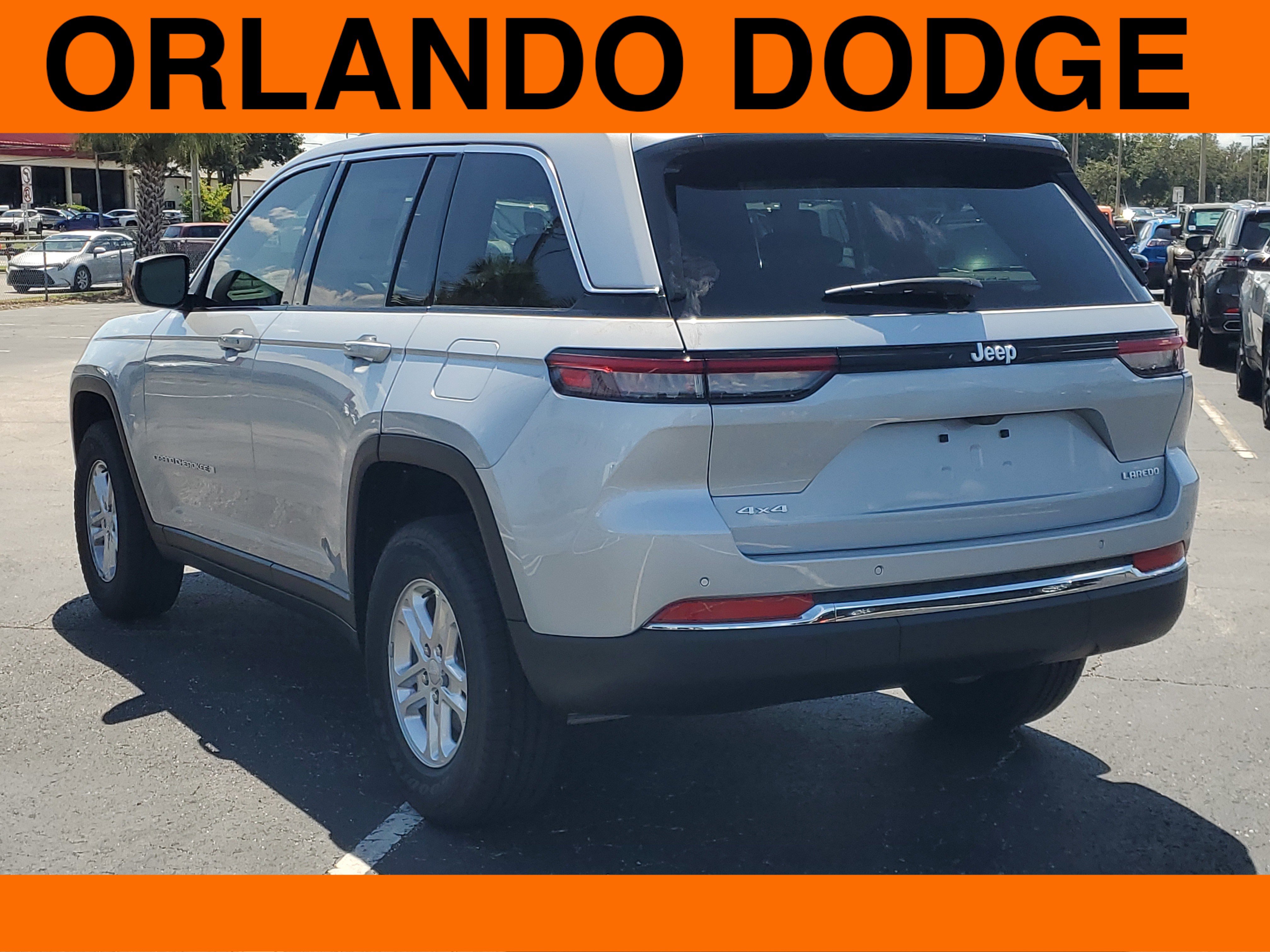2025 Jeep Grand Cherokee Laredo photo 2