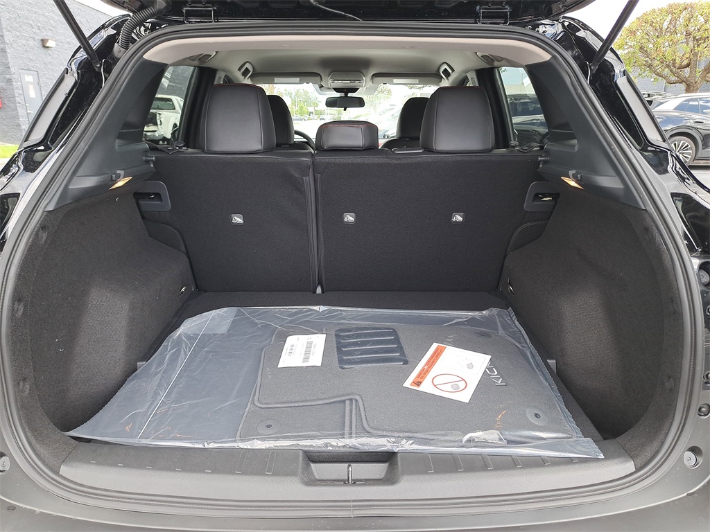 2026 Nissan Kicks SR photo 10