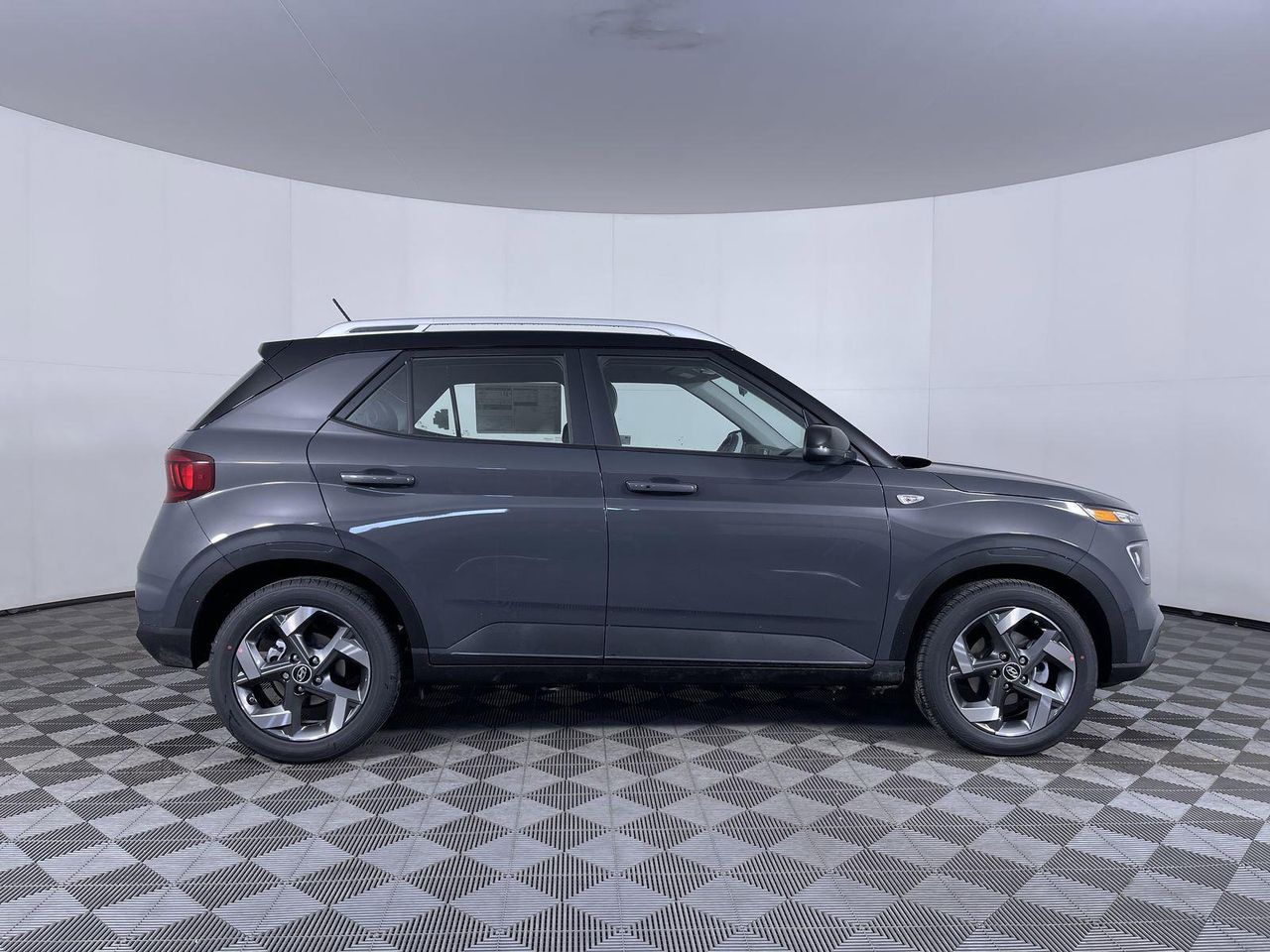 2025 Hyundai Venue Limited photo 3