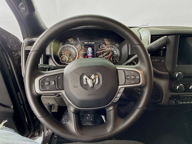 New 2024 Diamond Black Crystal Pearl-Coat Exterior Paint RAM Tradesman image 11