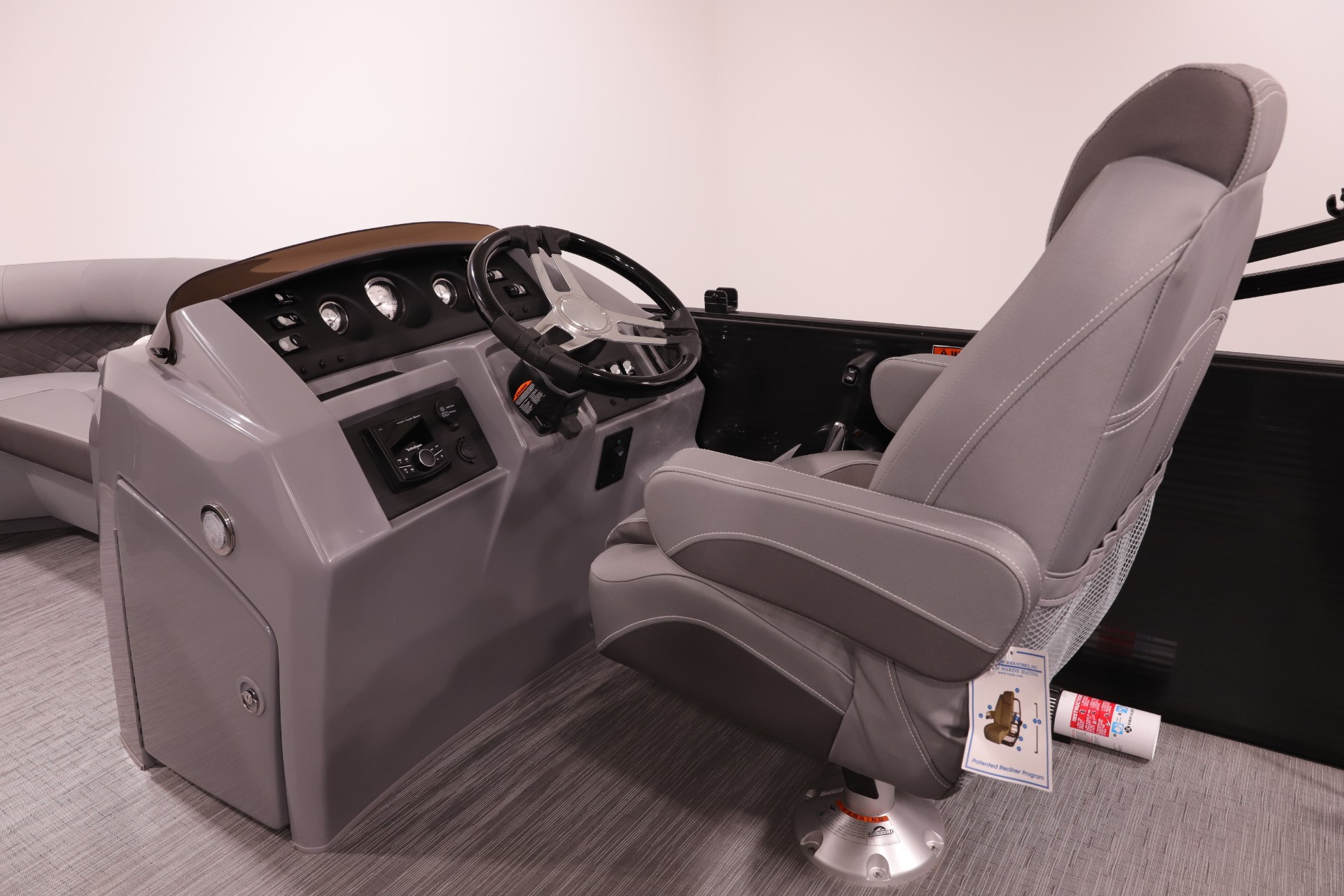 New 2023 BENNINGTON image 26